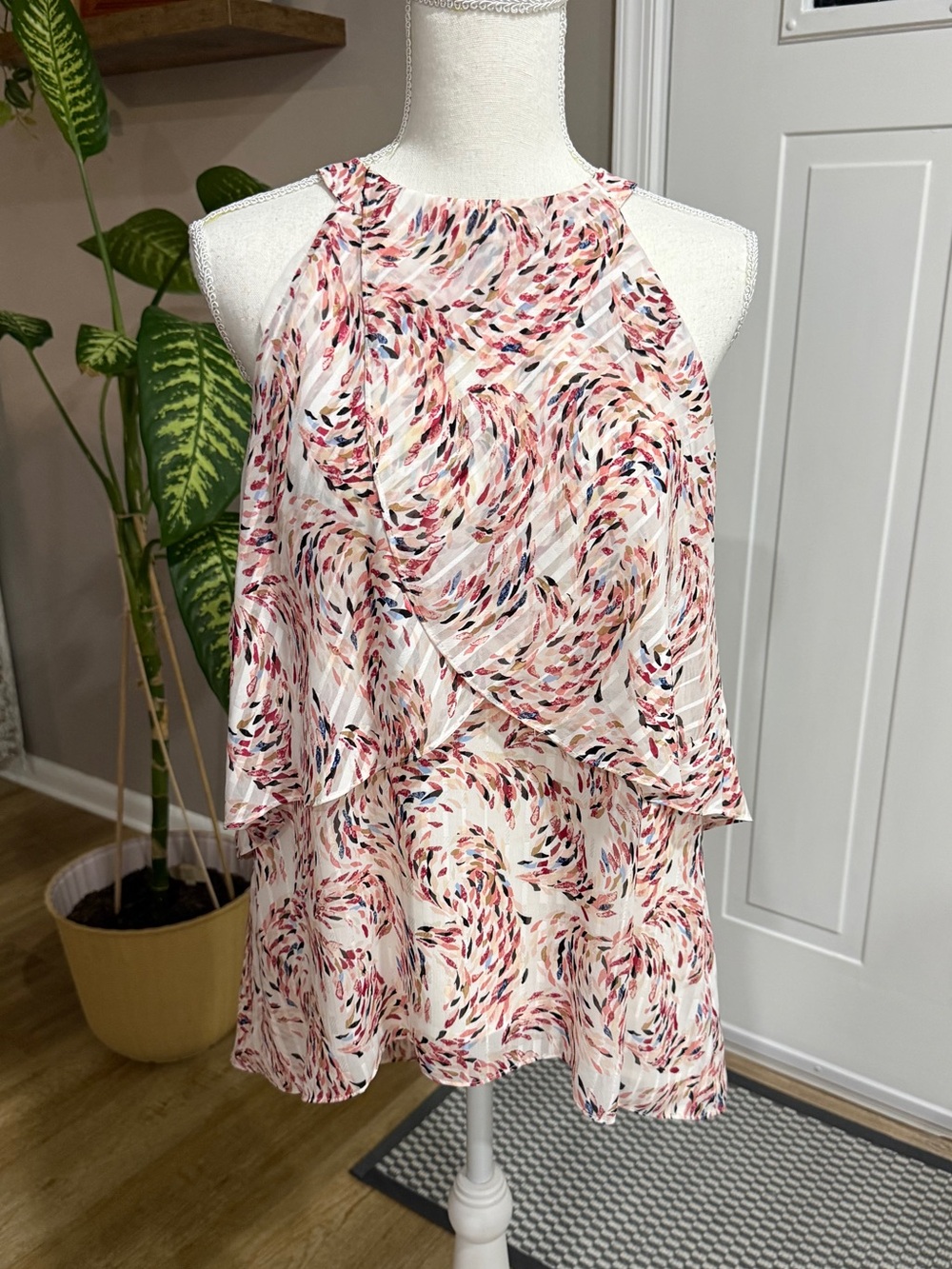 White House Black Market Pink Floral Sleeveless Blouse Sz. 12